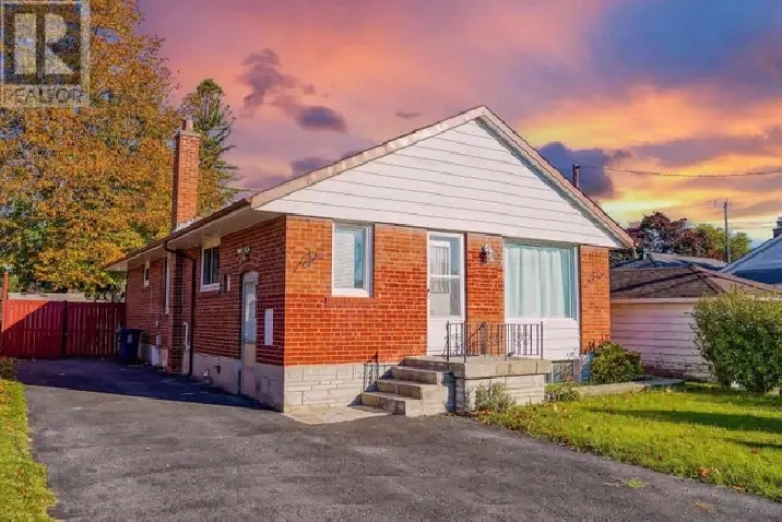 ✨ Main Floor 3-Bedroom, 2-Bath Bungalow for Rent – Prime Loc ✨