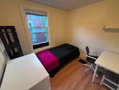 Room for rent in duplex apartment downtown