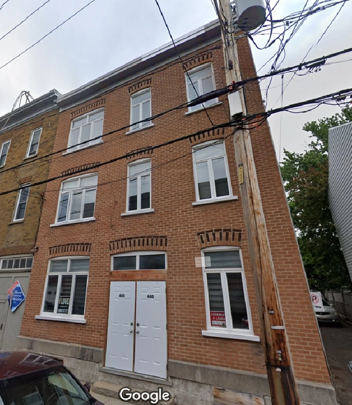 Beau et très grand 7 1/2, 4 chambres, St-Sauveur, Juillet