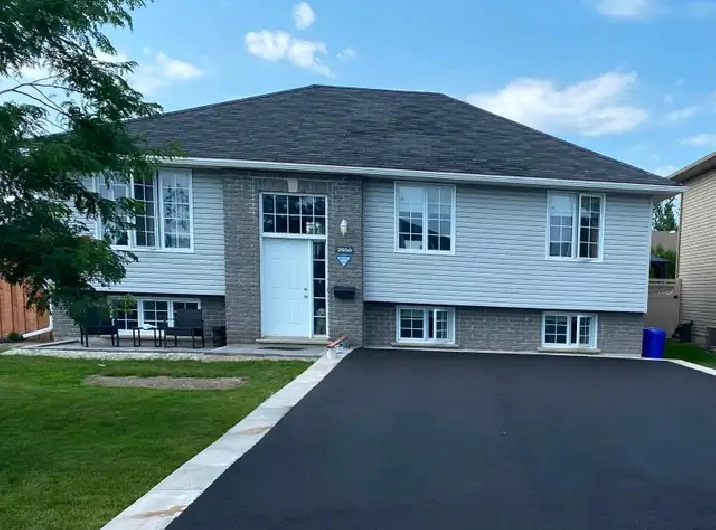 1 ROOM LEFT! Clean, Quiet Female Shared Home – Furnished Room