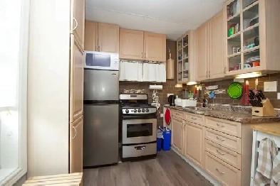 Oshawa Legal 1 bedroom (second floor) Apt $1499