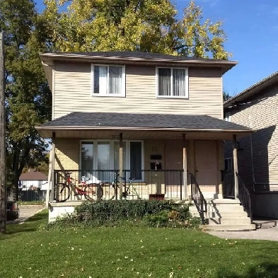 Private room for rent @ Oxford & Wharcliffe! 10 Min bus to UWO