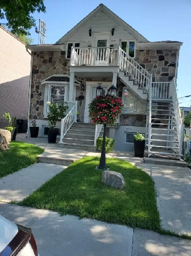 3 1\2  sous-sol  triplex,  construction neuve, moderne