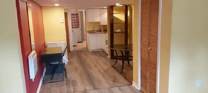 NDG- Studio 2 1/2 à louer, spacieux & lumineux, sous-sol triplex