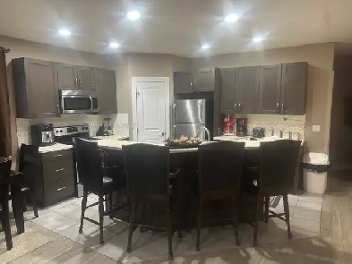 Fully Furnished 2bed2bath Legal Walkout Suite in Eagle Ridge