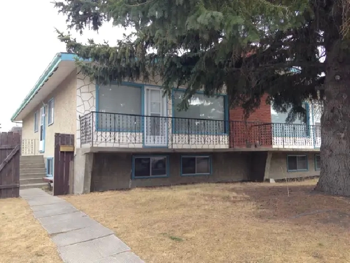 Half Duplex for Rent in Huntington NW Calgary