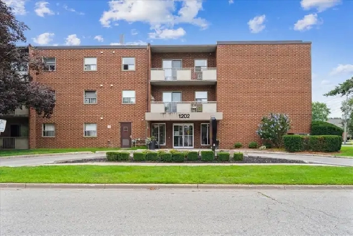 Pontiac Court Lowrise - 1 Bedroom available at 1202 Pontiac Cour
