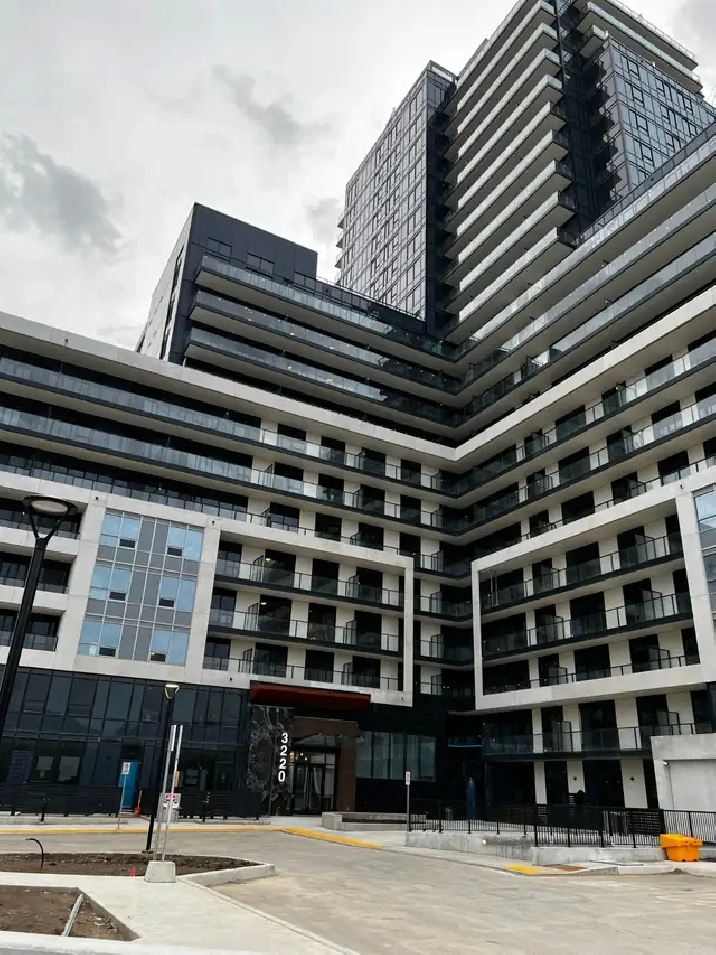 2 bedroom 1 washroom condo in Oakville for rent