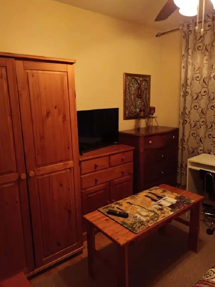 Private room -West Mall and Bloor ( ETOBICOKE ) HWY 427