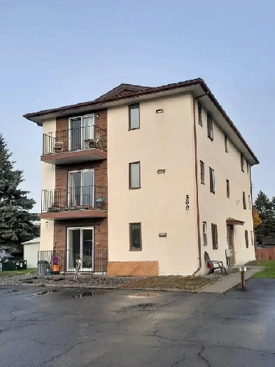 1 BDRM - Open / Balcony