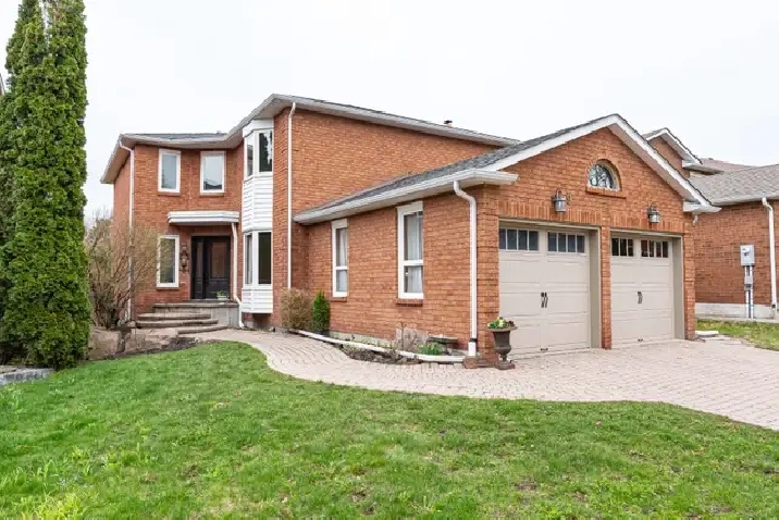 OPEN HOUSE-Stunning 4 1 Bed Home in Hills of St. Andrew - Aurora