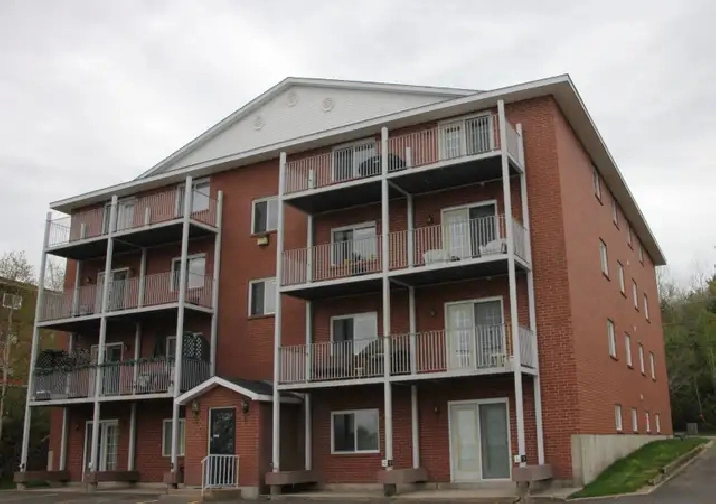 1100 sqft Spacious 2-Bedroom with huge balcony ready Aug.1
