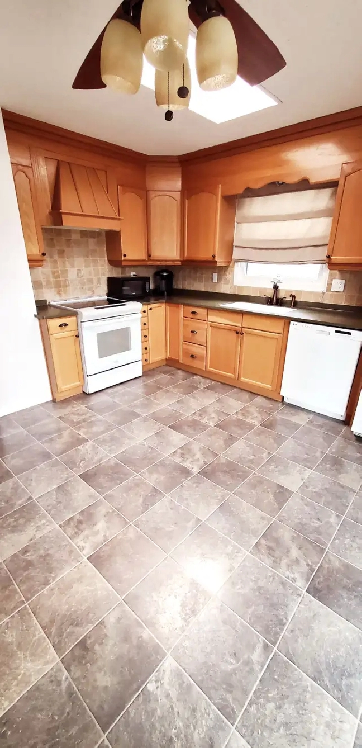 2 Bed, Full Bath, 1010 sq.ft Fully Separate Main Floor for Rent