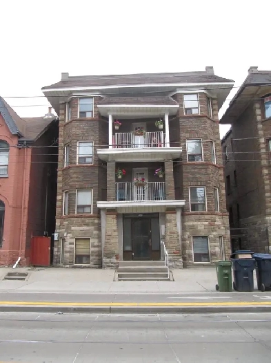 Small Cozy Single Occupancy 1 bedroom apartment steps to subway