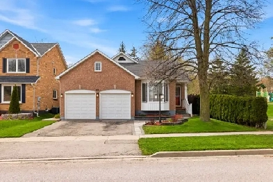 NEW LISTING⭐$799,000⭐ Fabulous 4 bedroom, 2 bathroom Home