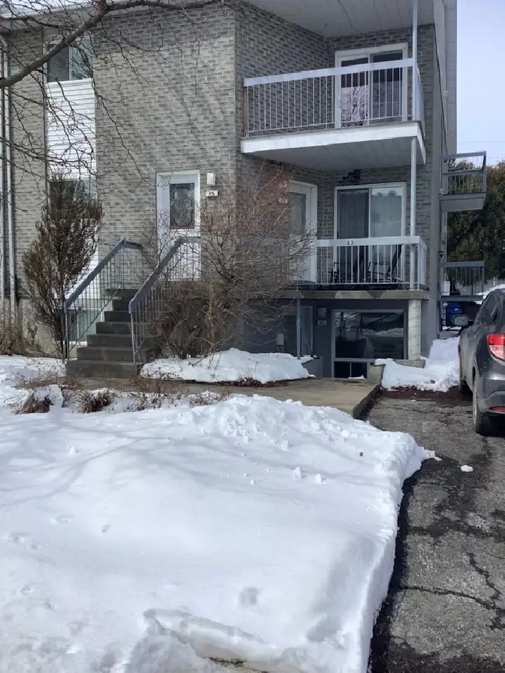 Logement 4 1/2, demi sous-sol à louer à L'Assomption.