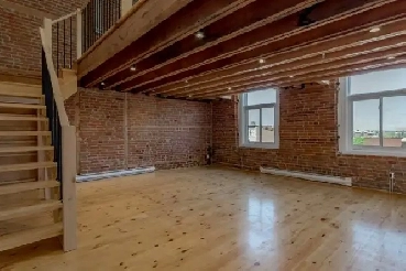 Beautiful Loft Style Downtown Apartment For Rent