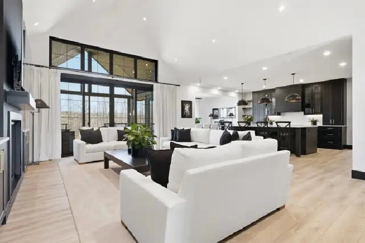 Luxury Bungalow 5 minutes south of Calgary!