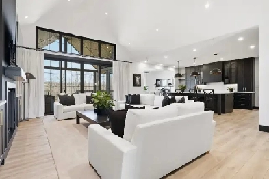 Luxury Bungalow 5 minutes south of Calgary!