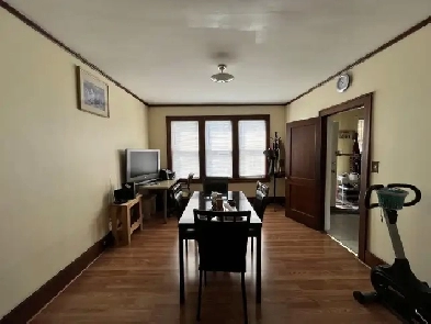 Whole House for Rent – 69 Shepherd St E, Windsor