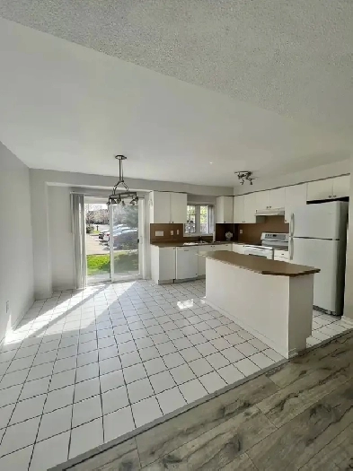 Room in House for Rent by WinstonChurchill & Hwy403 in ErinMills