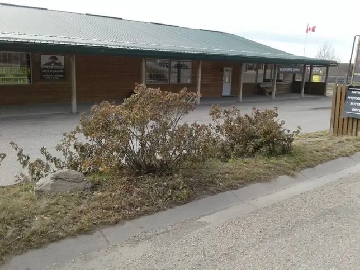 6000 sq ft COMMERCIAL BUILDING FOR SALE