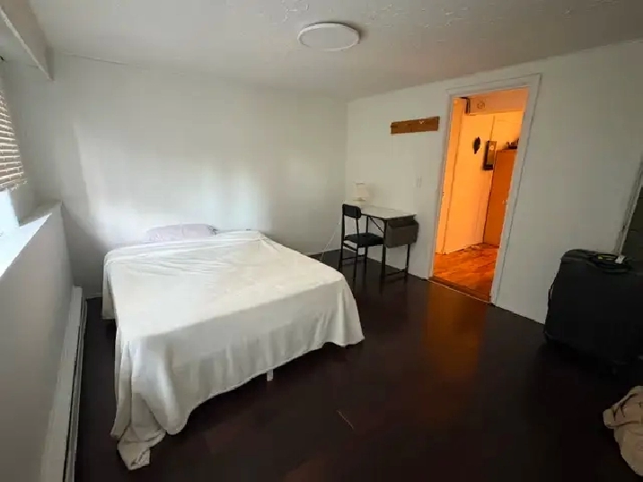 Summer Room Rental in Kitsilano,