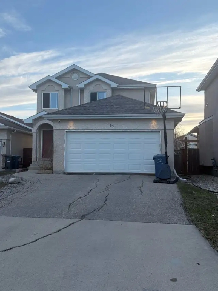Island Lakes Family Home | Available Aug 1 | $2,599   Utilitie