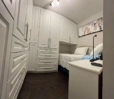 Females-Only, Private Furnished Den/Room,Downtown, King and John