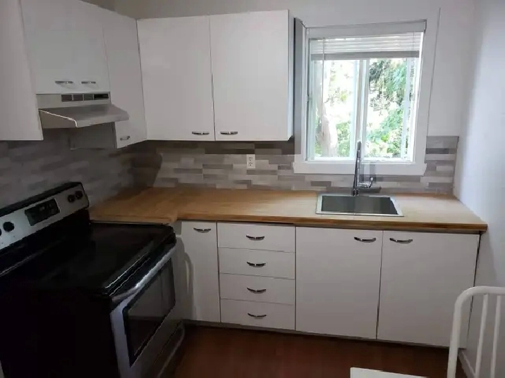 3 1/2 TOUT INCLUS devant le cégep de Sherbrooke