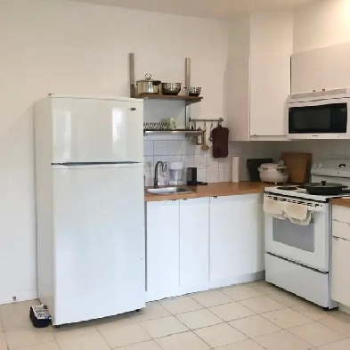 Port Credit Utilties Included, 1 Bed 1 Bath Apartment