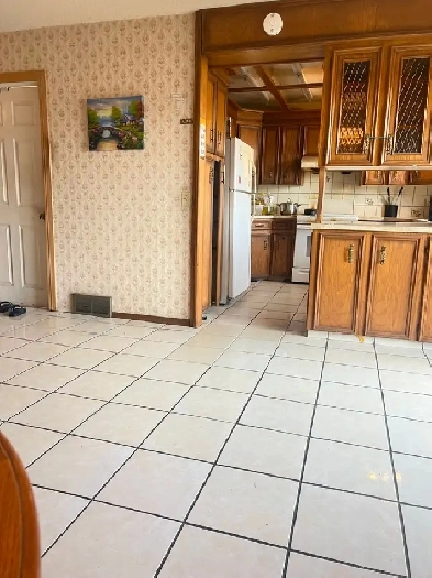 5 min Walk to Whitehorn Ctrain / Near Industrial area & Airport