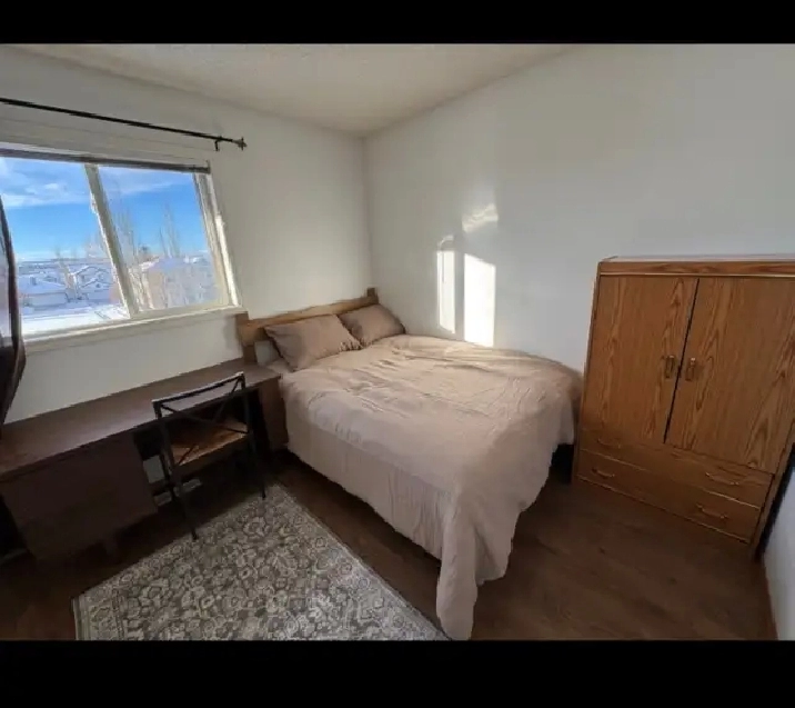 Moutain Views private room in Milrise SW