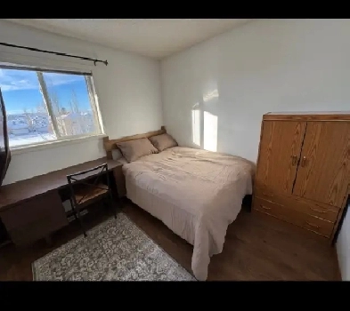 Moutain Views private room in Milrise SW