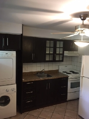 Lasalle: Beau 3 1/2 semi sous-sol,  4 électros,Juillet