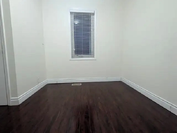 Toronto high park  one (1) bedroom  living ,bath&kichen for rent