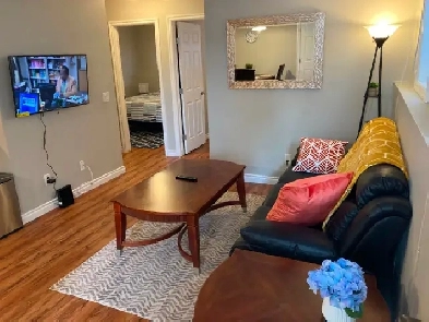 ❤ Posh, cozy, bright FURNISHED suite ✔ Separate Entry ✔ Parking