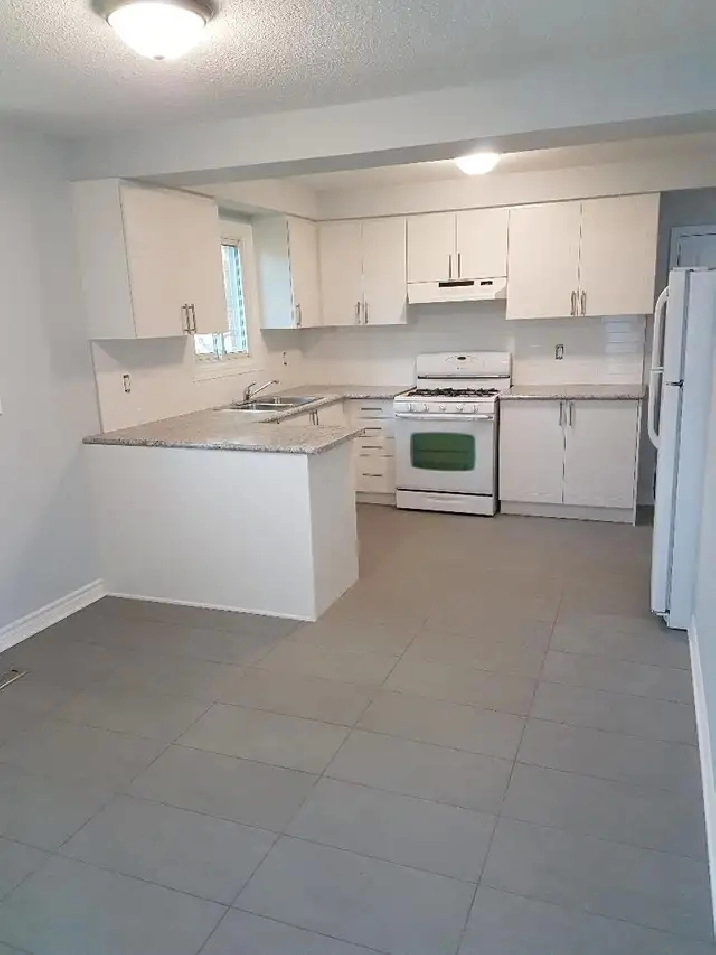 3 BEDROOM 1 BATH - UPPER LEVEL - ALL INCLUSIVE