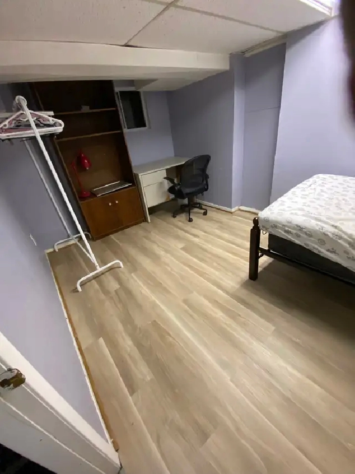 Cozy room in eastyork available from May 26 ,$750/month