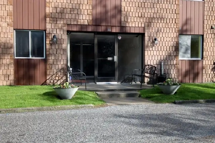 2 Bed Renovated Apt in Clean and Quiet building