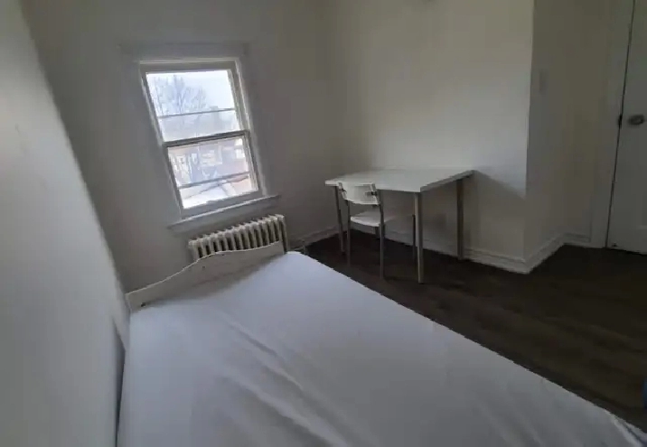 Christie, @Bloor TTC, Room on 2nd Floor to Rent-2Mins TTC Subway