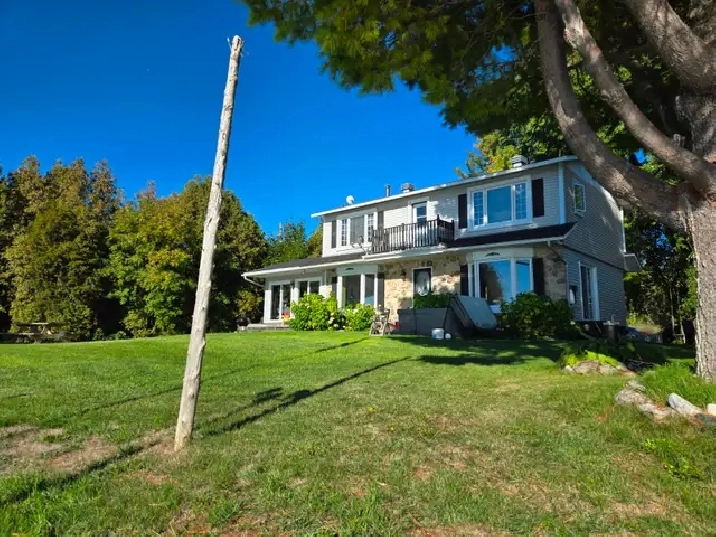 BAINSVILLE, ON - WATERFRONT - HOUSE
