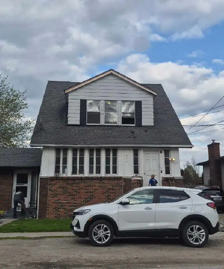1 bedroom upper unit East Windsor Riverside area