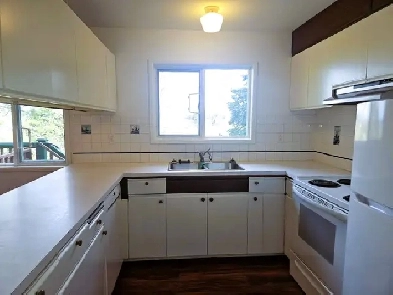 3 bedroom 1 bath main floor of house in a fantastic location