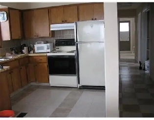 Room for rent in quiet triplex. Close to bus route, plaza,