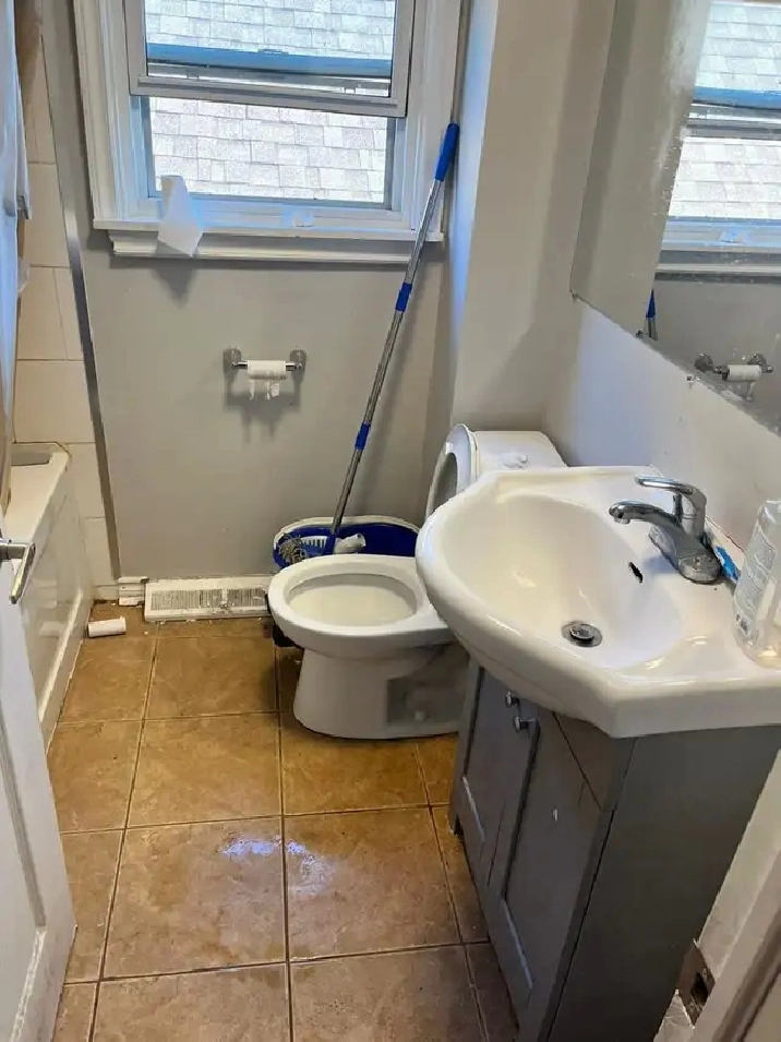 Private Room – 978 Langlois Ave, Windsor