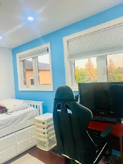 Room for Rent – $890/month – Near Square One (Female Only)