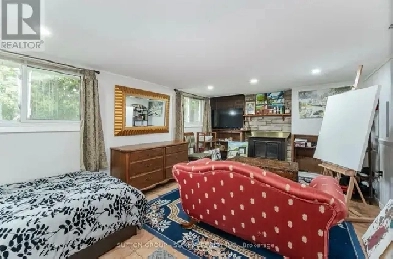 Private Spacious Room for rent Appleby Line /New St.