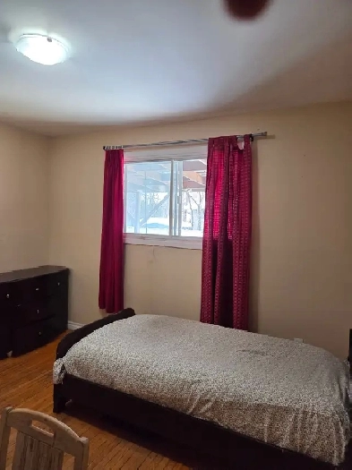 Room for $ 575 (rent, utilities and Internet)