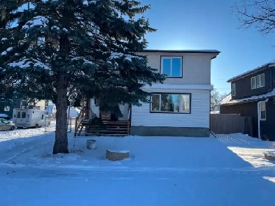 Spacious 3-Bedroom Upper Duplex   Double Garage | Grant Park